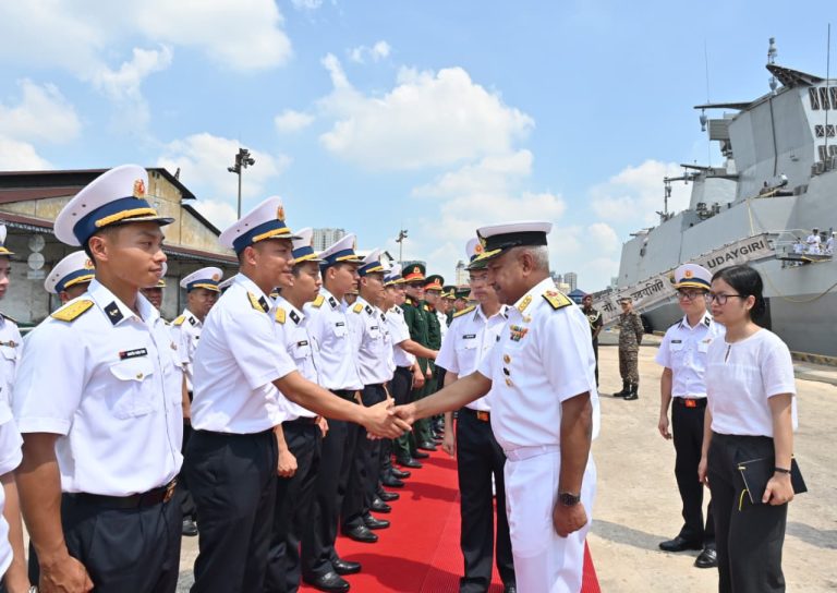 Indian Navy’s Eastern Fleet Ships Arrive in Vietnam to Strengthen Maritime Co-operation
